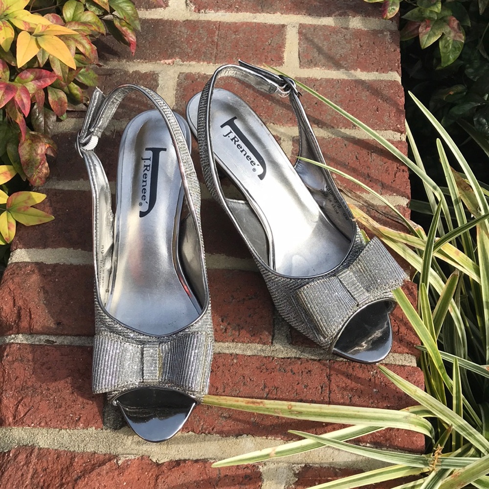 👠 Like new slingback silver shoes👠